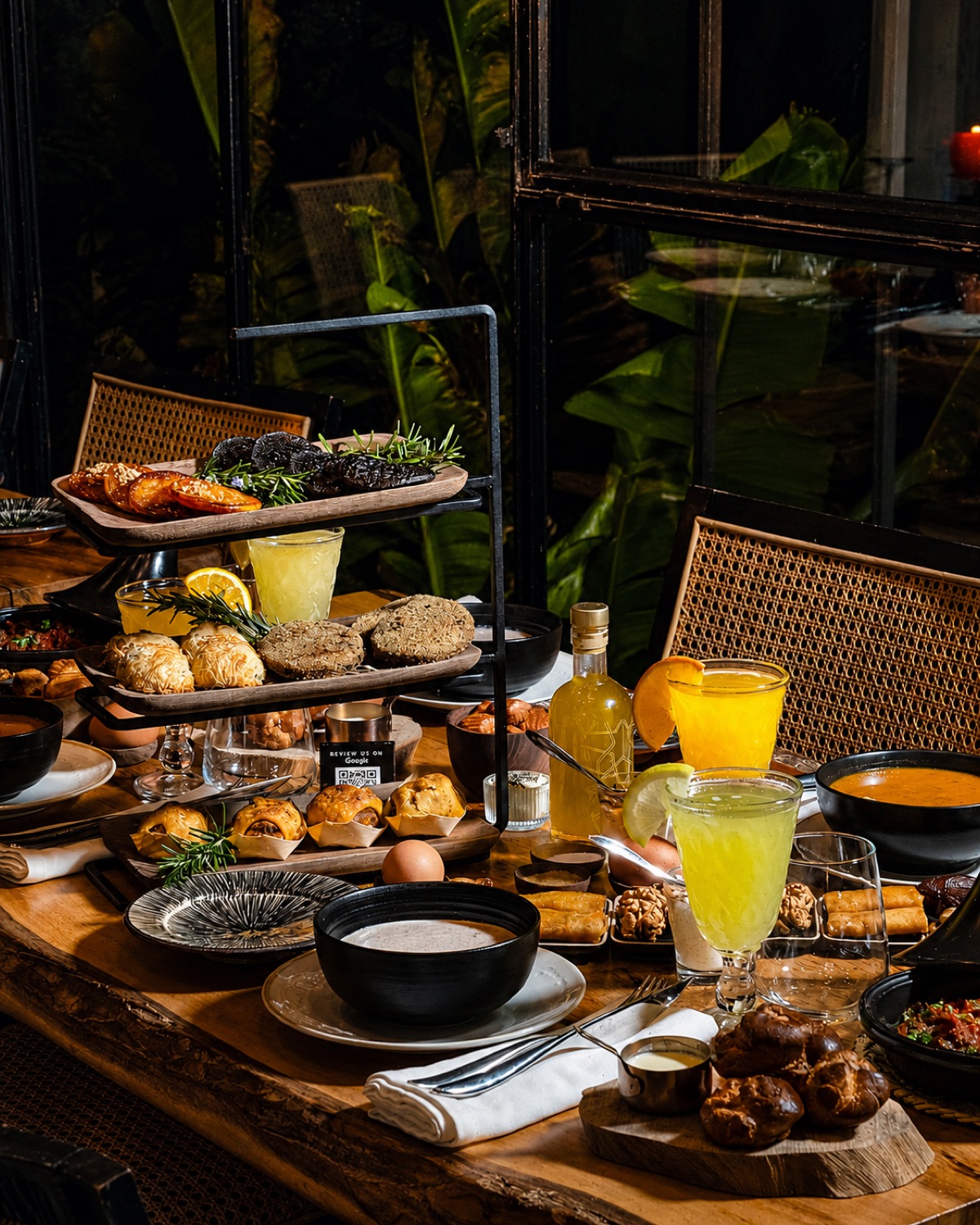 Table de petit-déjeuner marocain dressée chez Ishq